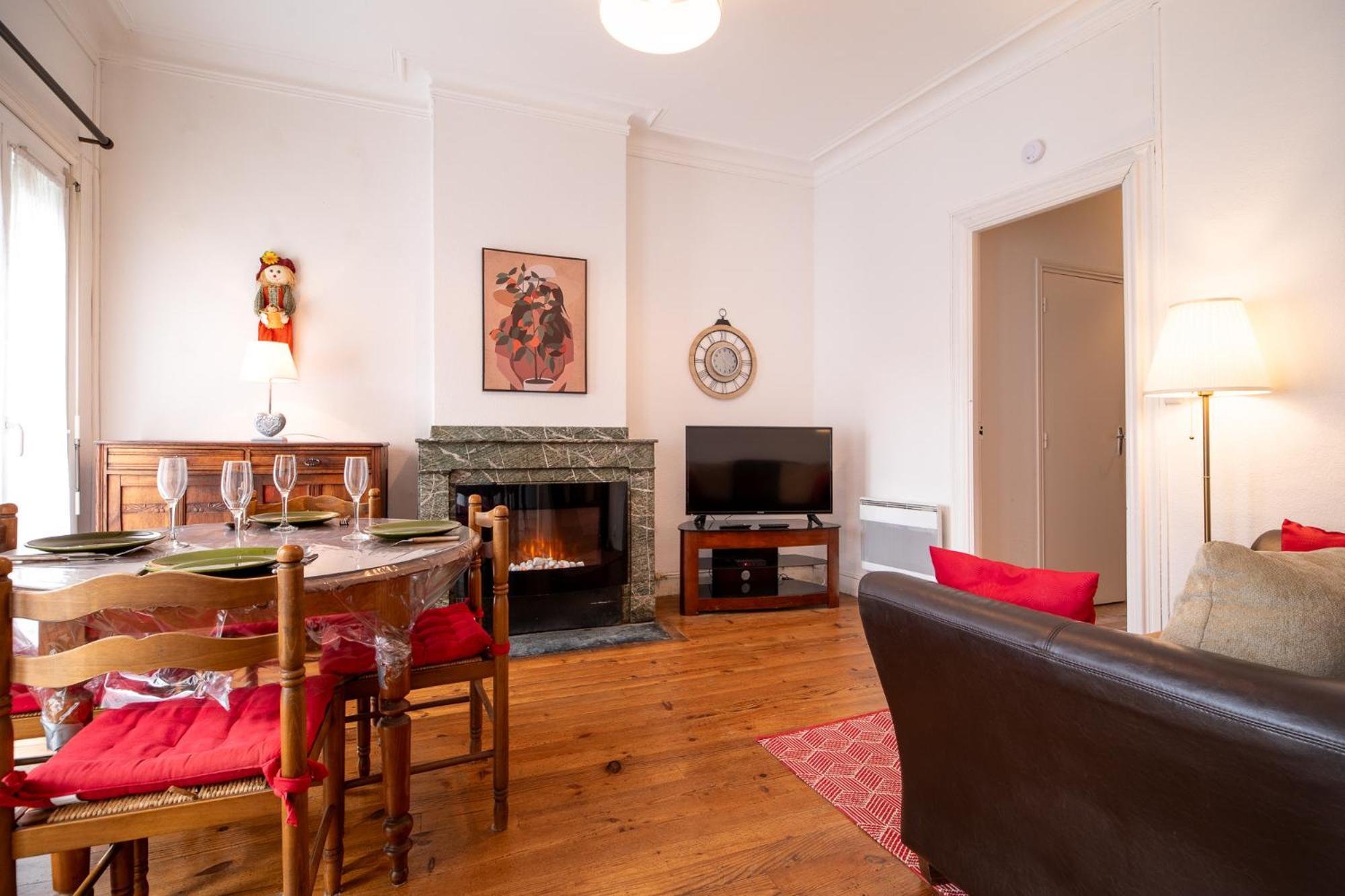 Apartament Joli T2 Bagneres De Bigorre Centre Zewnętrze zdjęcie